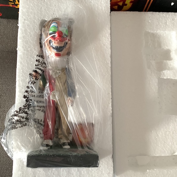 John Carpenter’s Halloween - Young Michael Myers bobble head - Hot Topic - Picture 4 of 5